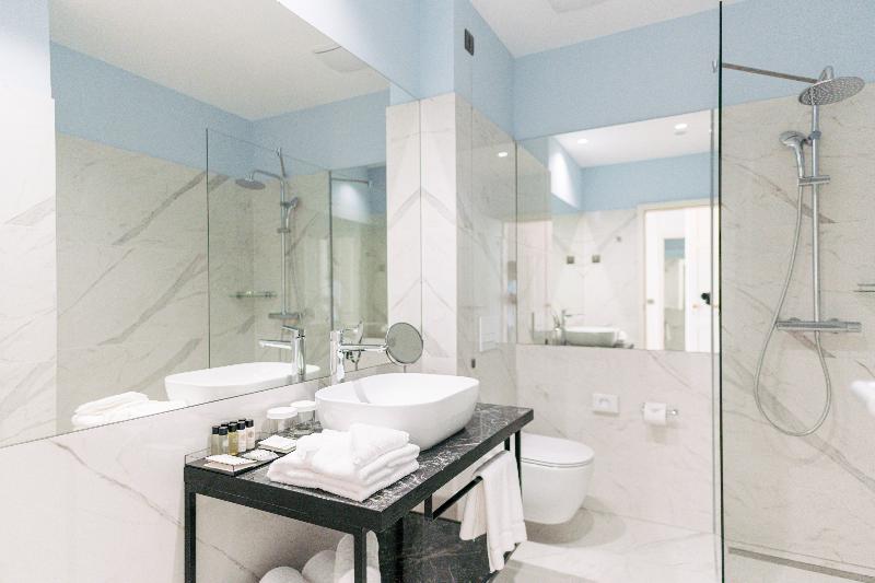 带海景的高级套房, Miramare