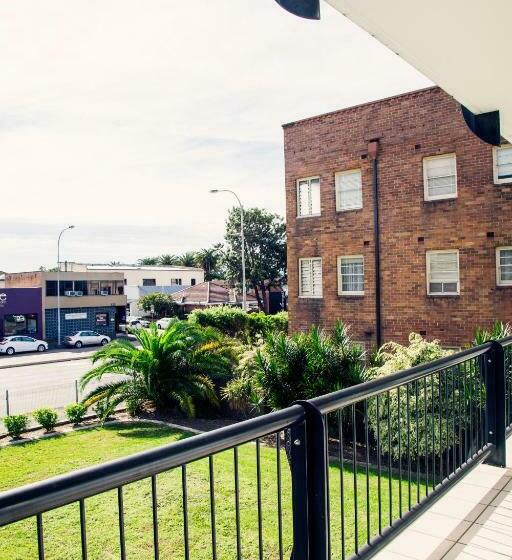 جناح, Tudor Inn Newcastle