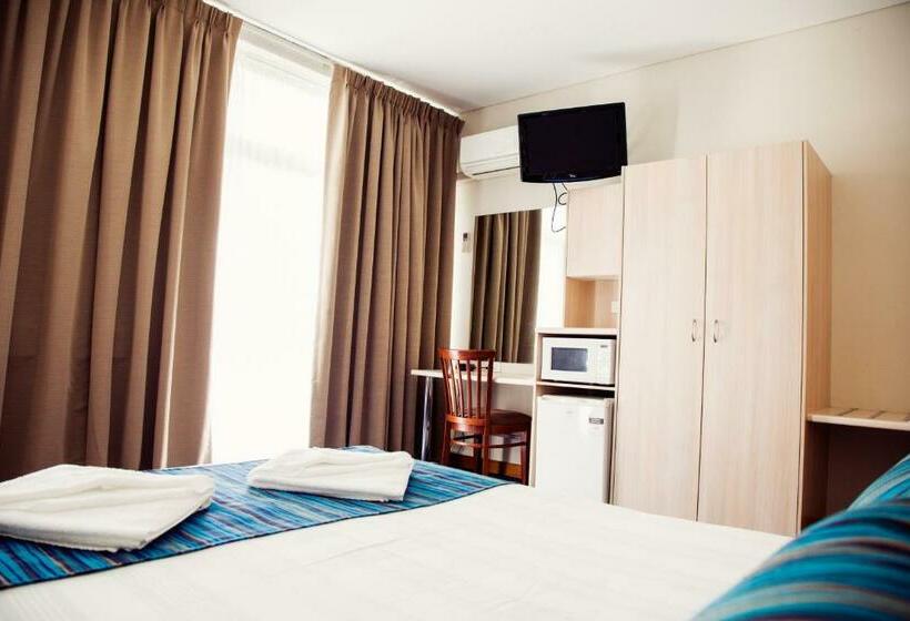 جناح, Tudor Inn Newcastle