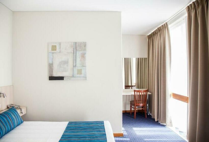 جناح, Tudor Inn Newcastle