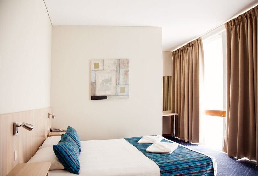 جناح, Tudor Inn Newcastle