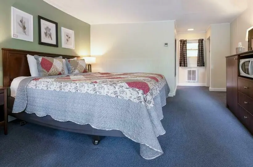 キングサイズベッドのデラックスルーム, Acadia Pines Motel