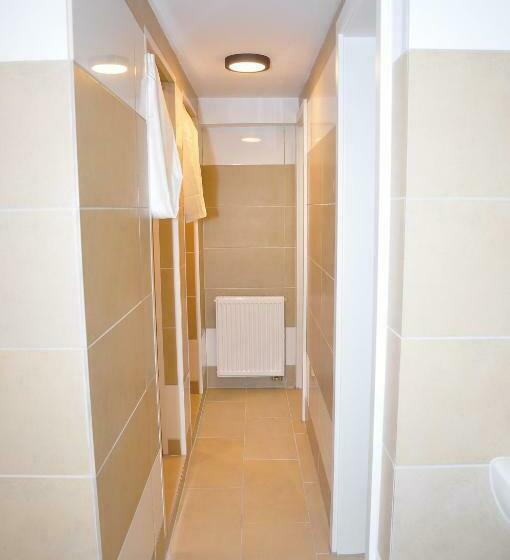 バス共有のスタンダードルーム, Weisenau Plaza