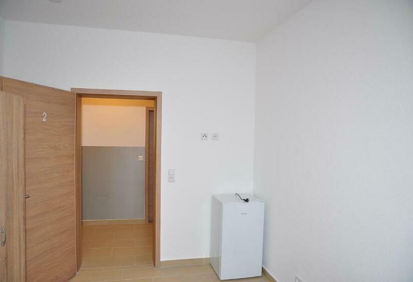 バス共有のスタンダードルーム, Weisenau Plaza