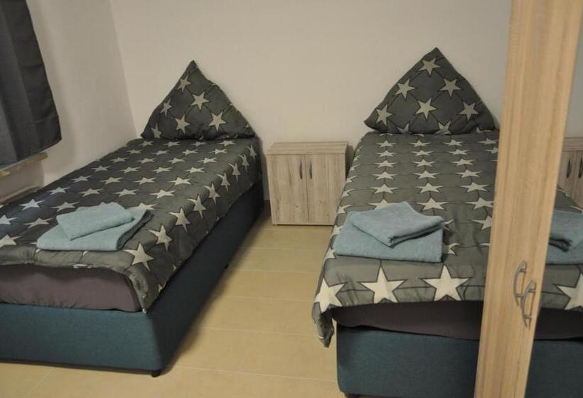 バス共有のスタンダードルーム, Weisenau Plaza