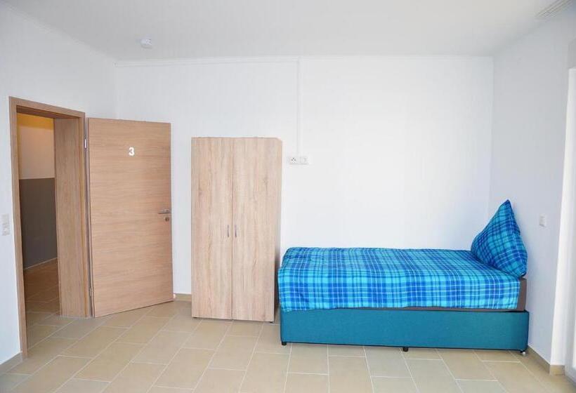 バスルーム共同エコノミー4人部屋, Weisenau Plaza