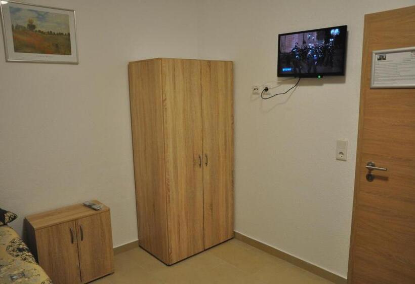 バスルーム共同エコノミー4人部屋, Weisenau Plaza