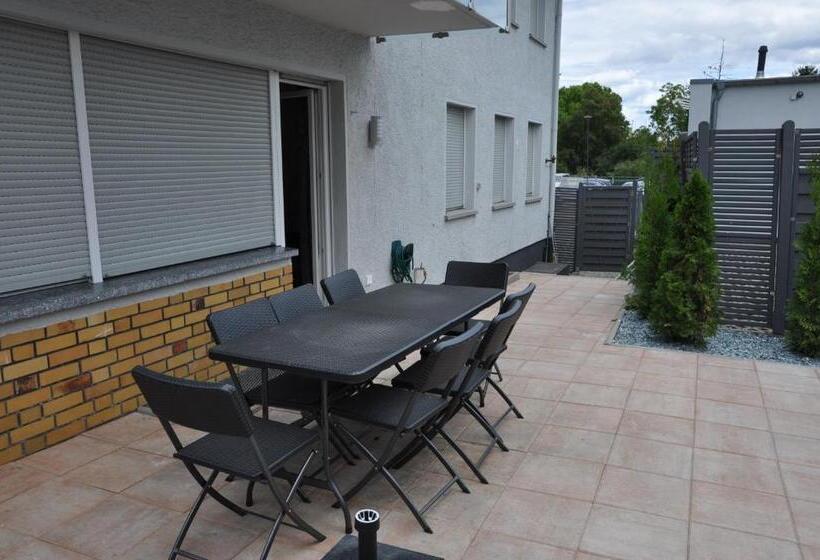 バスルーム共同エコノミー4人部屋, Weisenau Plaza