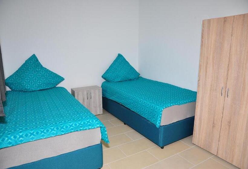 バス共有のスタンダードルーム, Weisenau Plaza