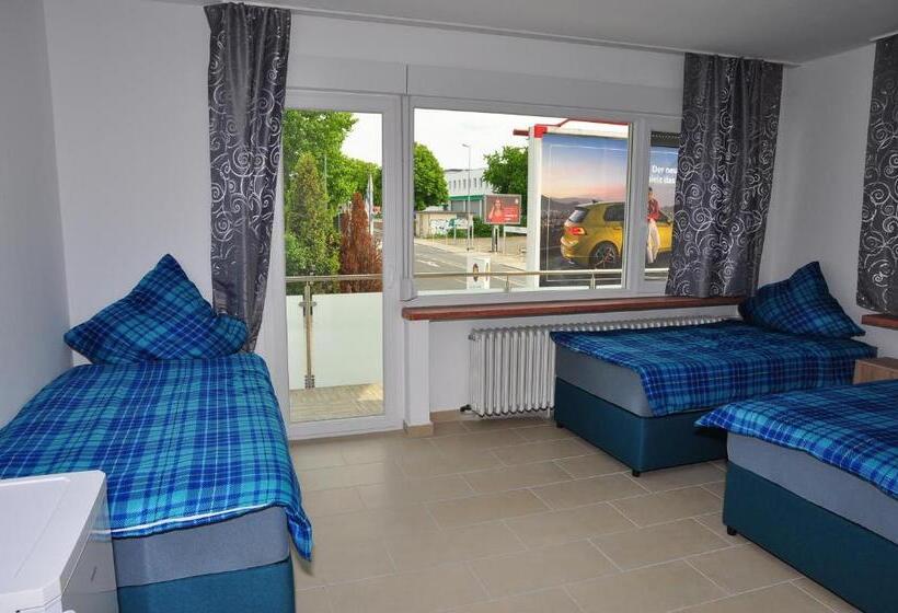 浴室共有スタンダード4人用ルーム, Weisenau Plaza