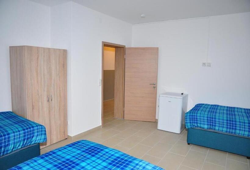 浴室共有スタンダード4人用ルーム, Weisenau Plaza