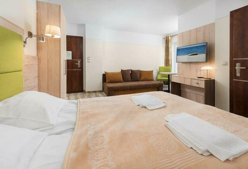 غرفة قياسية ثلاثية, Willa Złota