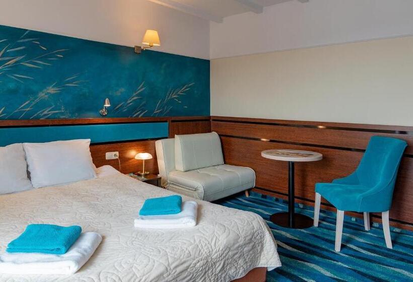 شقة غرفة واحدة, Willa Złota