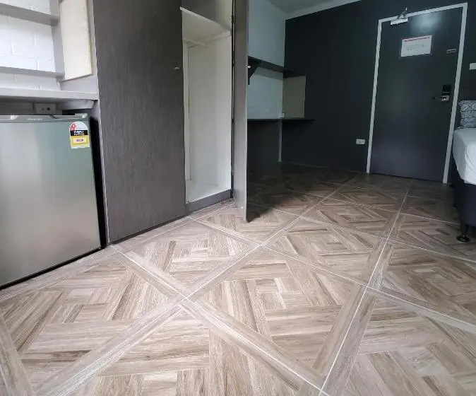 Quarto Familiar Deluxe, Seranin Bathurst