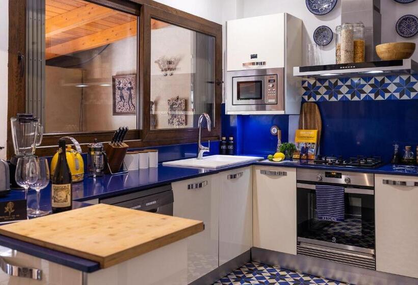 Номер Стандарт Совместная Ванная, Portrait Boutique Guesthouse