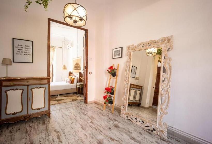 Номер Стандарт Совместная Ванная, Portrait Boutique Guesthouse