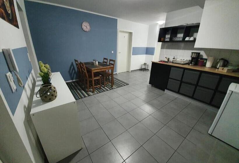 חדר סטנדרט חדר אמבטיה משותף, White Pearl Hostel 2