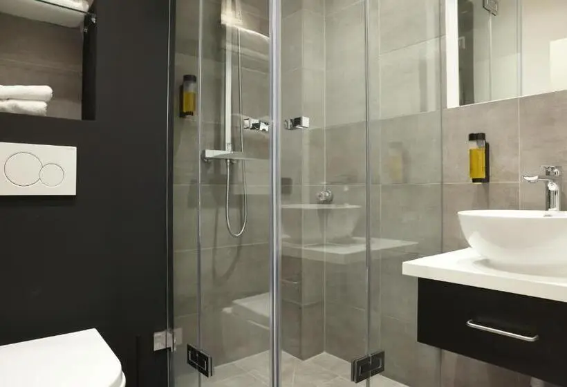 スタンダードスタジオ, Juststay Solingen Hotel & Apartments