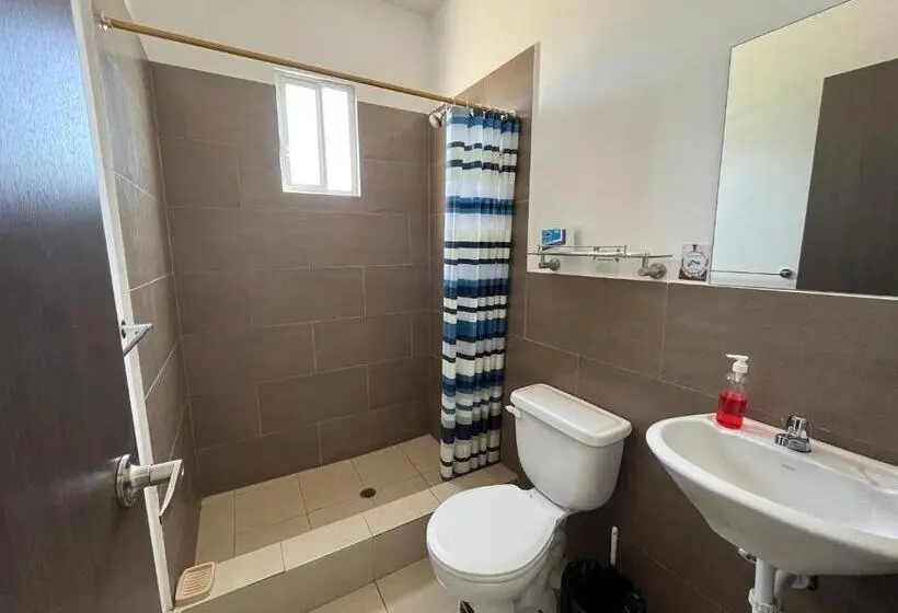 اتاق استاندارد چهارنفره با بالکن, Mare S&m Casa Hostal