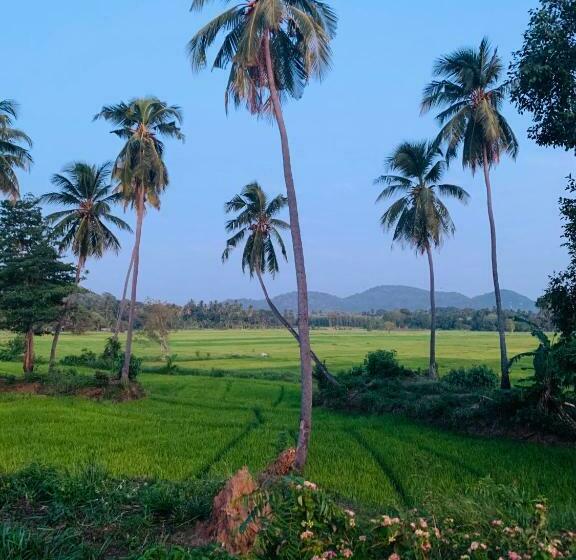 غرفة قياسية ثلاثية ذات اطلالة, Sethway Village