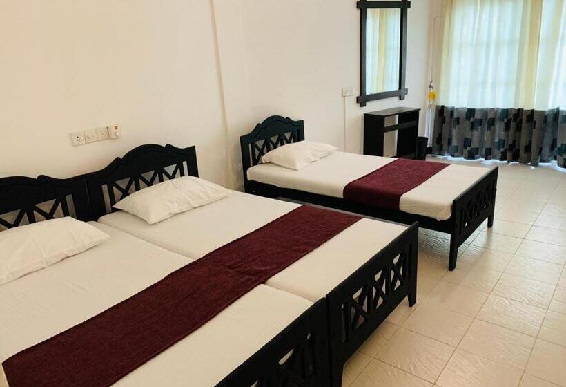 غرفة قياسية ثلاثية ذات اطلالة, Sethway Village