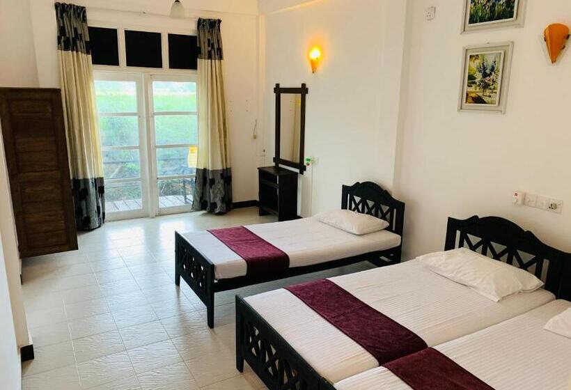 غرفة قياسية ثلاثية ذات اطلالة, Sethway Village