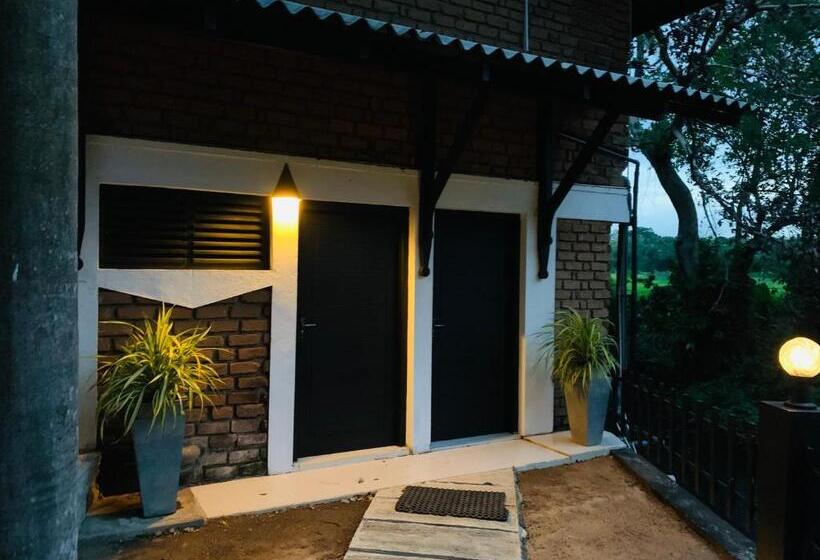 غرفة قياسية ثلاثية ذات اطلالة, Sethway Village