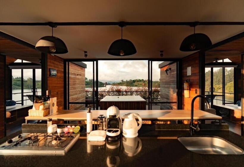 Семейный Номер, The Boato