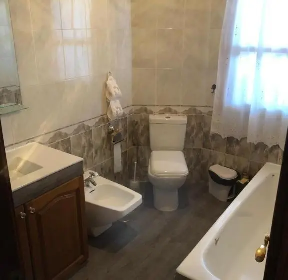 اتاق استاندارد با چشم‌انداز باغ, Aguere Nest Hostel