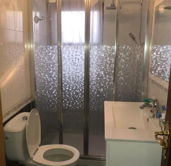 اتاق استاندارد با چشم‌انداز باغ, Aguere Nest Hostel