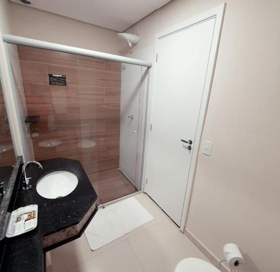 スタンダードシングルルーム, Charles