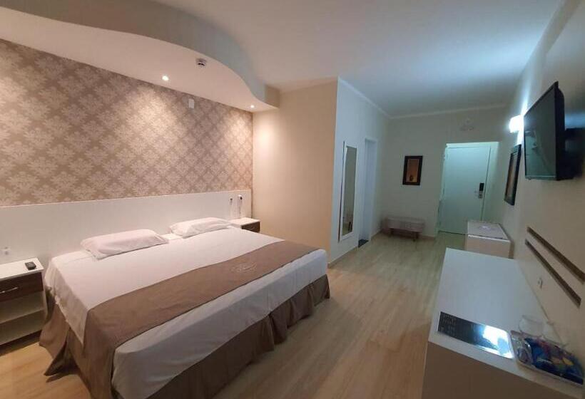 バルコニー付きデラックスルーム, Charles