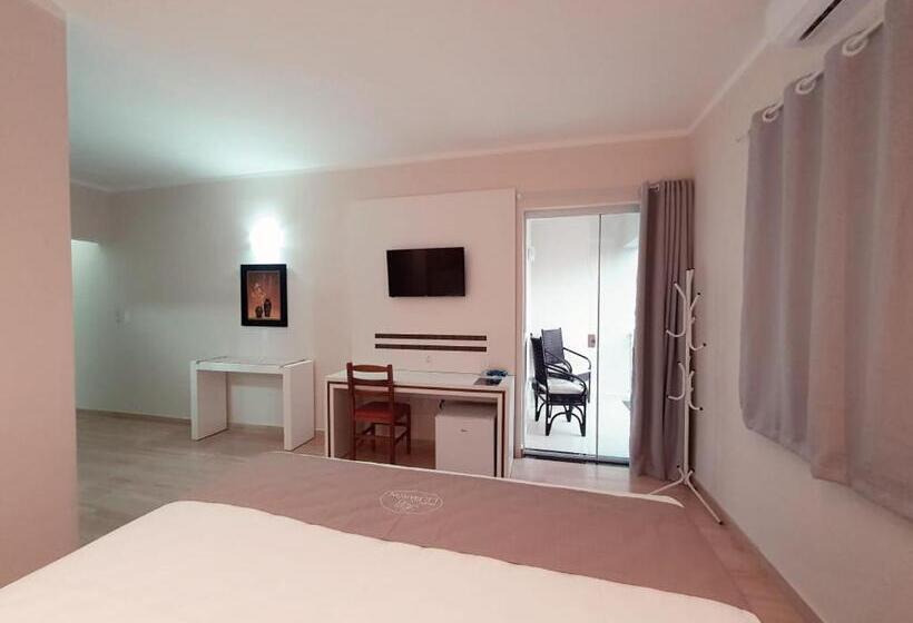 バルコニー付きデラックスルーム, Charles