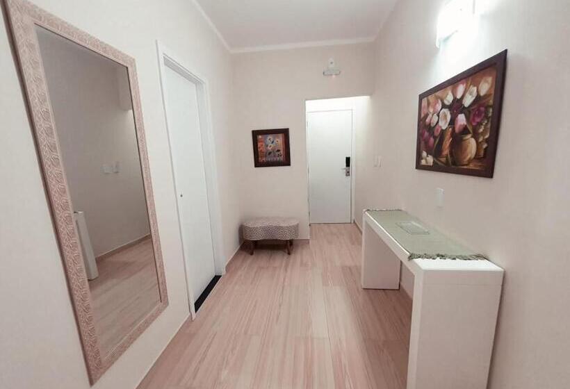 デラックスルーム, Charles