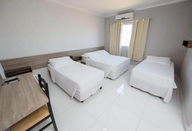 Deluxe Kolmen Hengen Huone, Pumma Budget