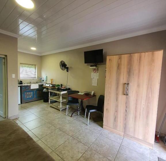 غرفة قياسية سرير كينج, Huis Van Seisoene