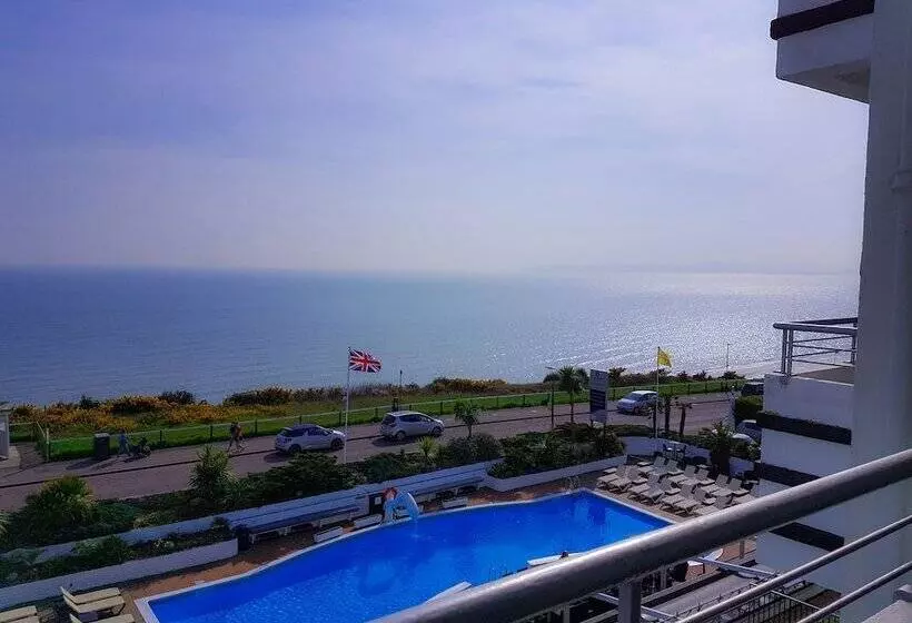 اتاق استاندارد با بالکن و چشم‌انداز دریا, Cumberland Hotel   Oceana Collection
