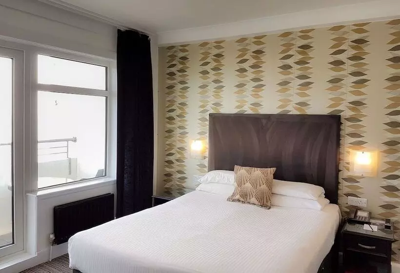 اتاق استاندارد با بالکن و چشم‌انداز دریا, Cumberland Hotel   Oceana Collection