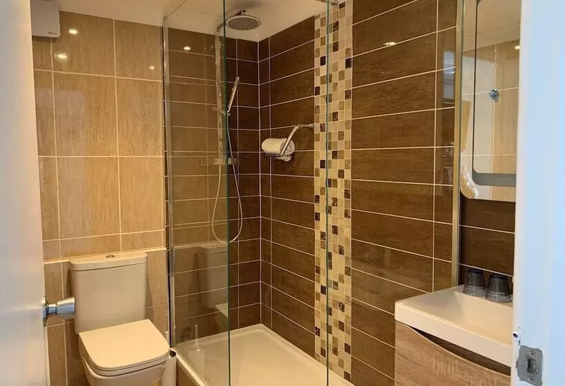 اتاق خانوادگی با چشم‌انداز دریا, Cumberland Hotel   Oceana Collection