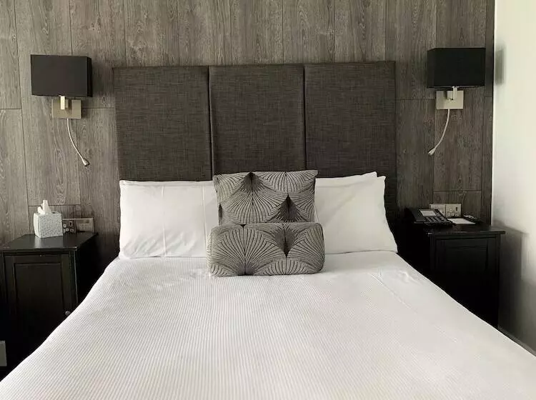اتاق خانوادگی با چشم‌انداز دریا, Cumberland Hotel   Oceana Collection