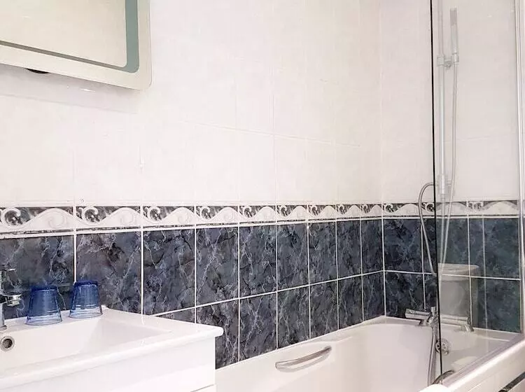 اتاق سوپریور با چشم‌انداز دریا و بالکن, Cumberland Hotel   Oceana Collection