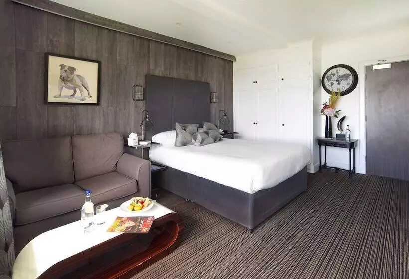 اتاق سوپریور با چشم‌انداز دریا و بالکن, Cumberland Hotel   Oceana Collection