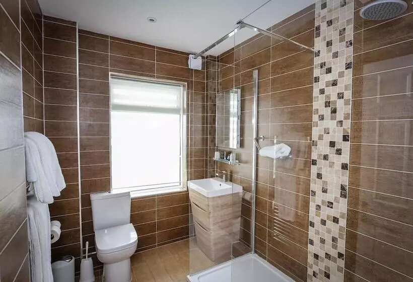 اتاق خانوادگی با چشم‌انداز دریا, Cumberland Hotel   Oceana Collection