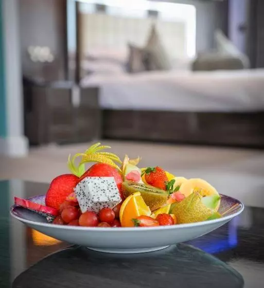 سوییت با چشم‌انداز دریا, Cumberland Hotel   Oceana Collection