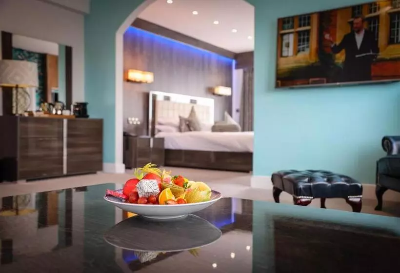 سوییت با چشم‌انداز دریا, Cumberland Hotel   Oceana Collection