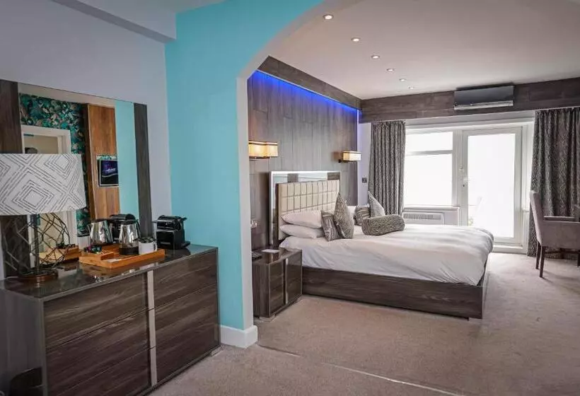 سوییت با چشم‌انداز دریا, Cumberland Hotel   Oceana Collection
