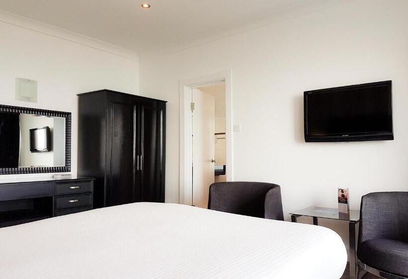 اتاق استاندارد با بالکن و چشم‌انداز دریا, Cumberland Hotel   Oceana Collection