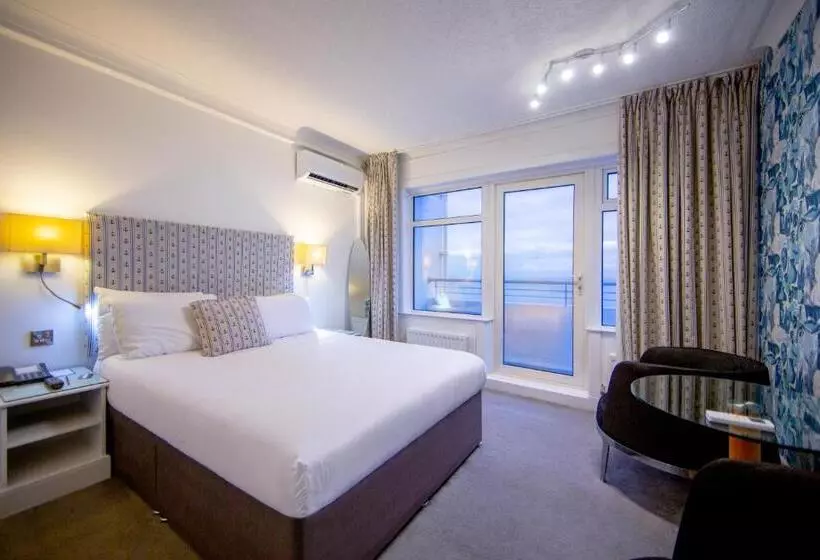 اتاق استاندارد با بالکن و چشم‌انداز دریا, Cumberland Hotel   Oceana Collection
