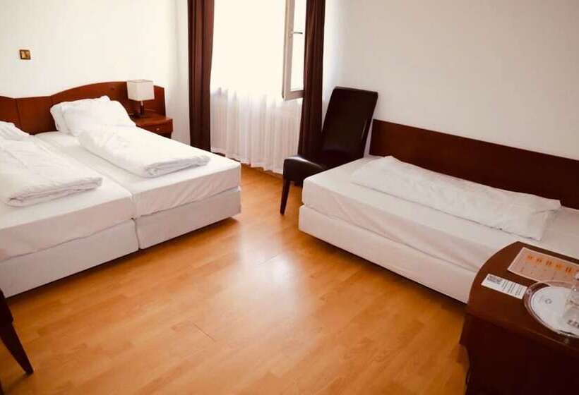 スタンダードトリプルルーム, Aurelia