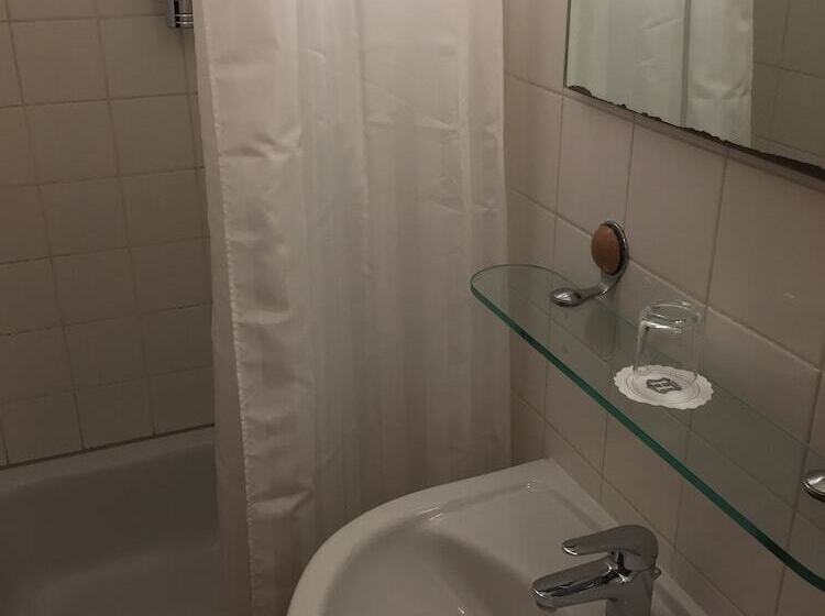 Üç Kişilik Standart Oda, Aurelia